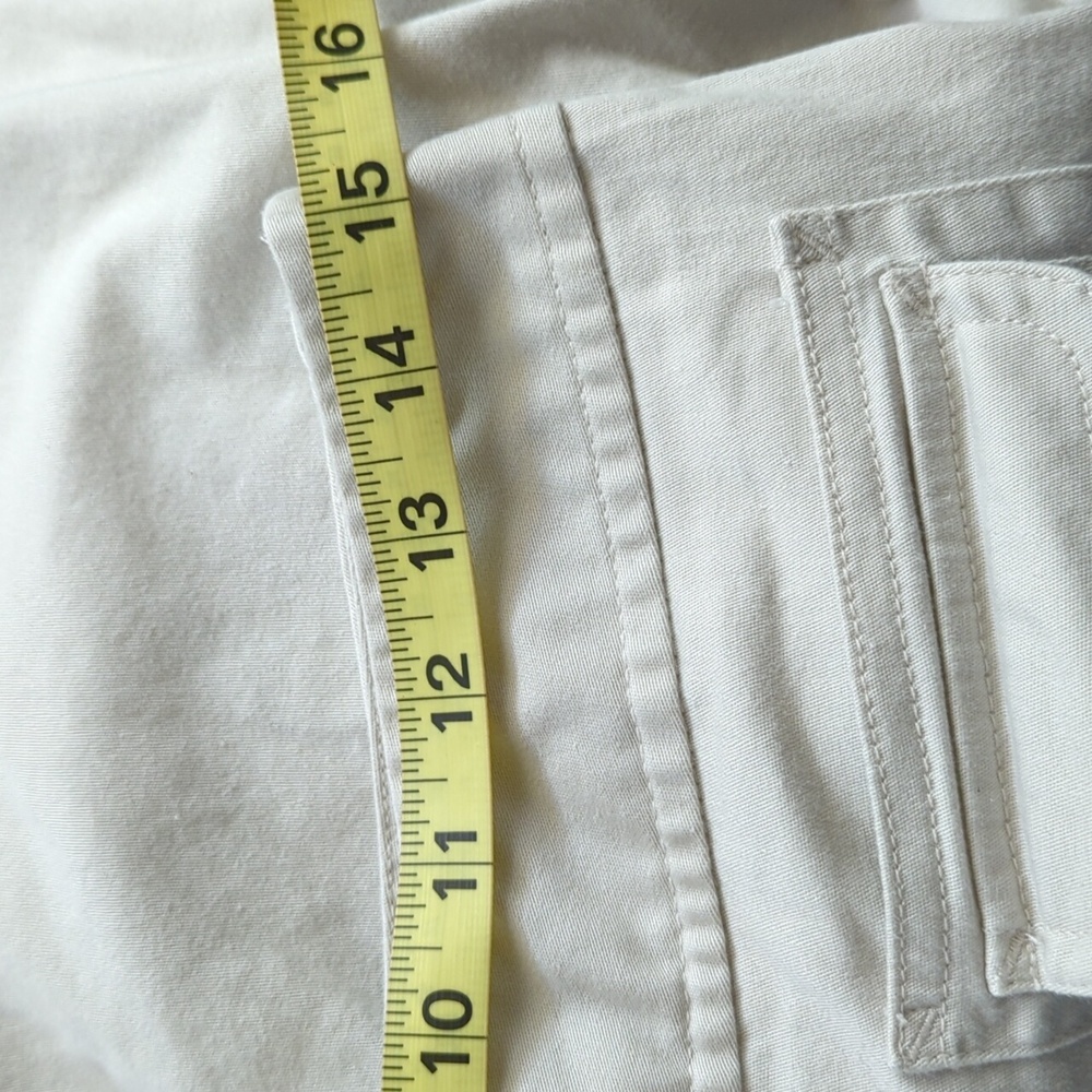 3/$20🌟 LOFT Stretch Khaki Capris Size 8 - Picture 10 of 11